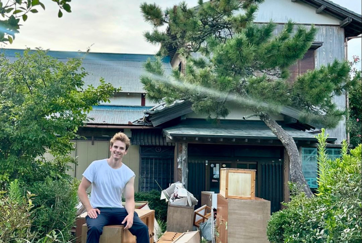 Restoring an abandoned Japanese house project.